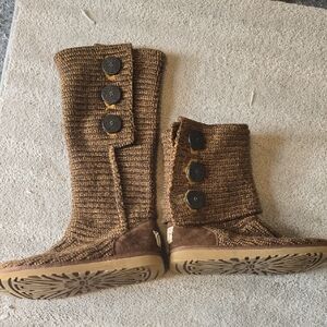 EUC Ugg Knit Boots
